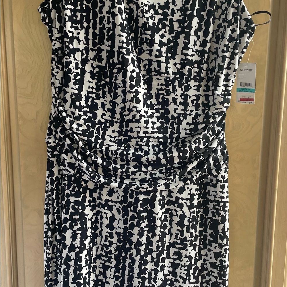 Dress - Picture 2 of 9